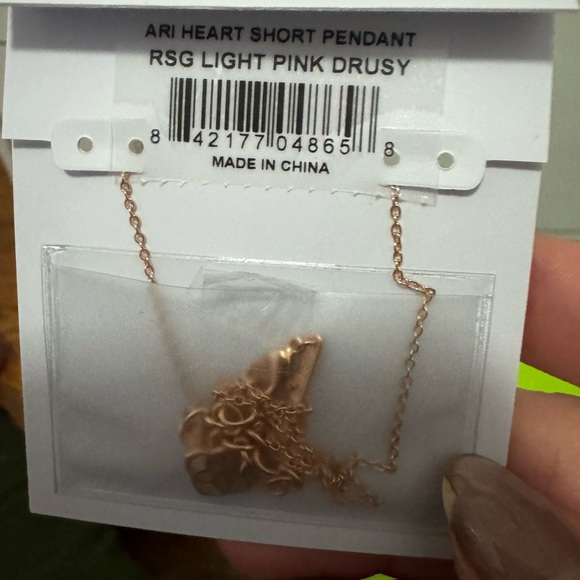 Kendra Scott Ari Heart Rose Gold Pendant Necklace in Light Pink Drusy - Picture 3 of 4